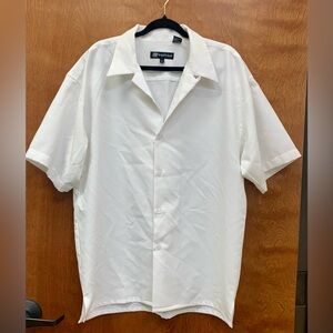Montique white lounge/walking button down short sleeve shirt